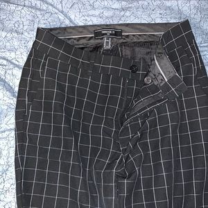 Men’s black and white tapered pants.